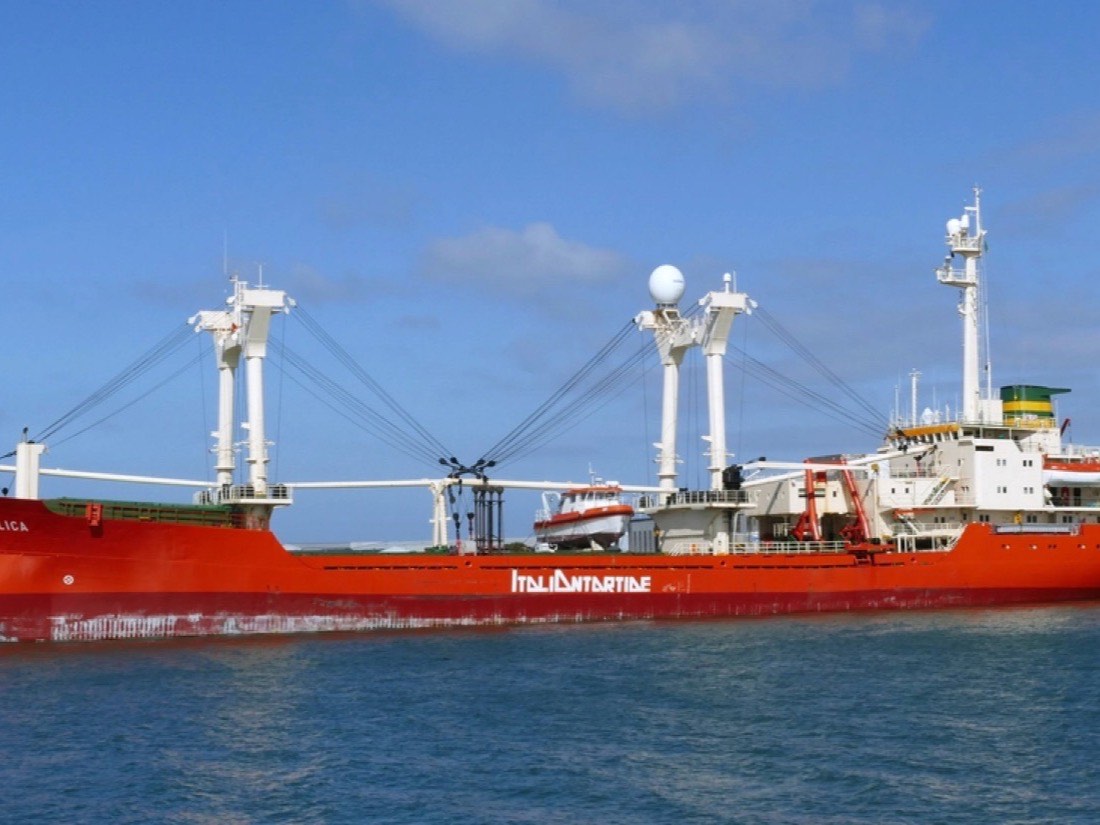 Bulk carriers we supply along the coast